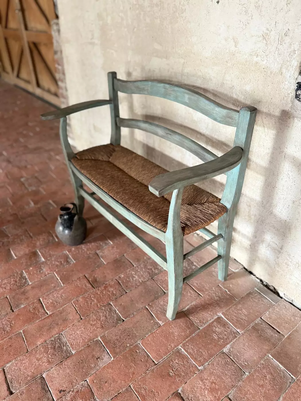 Banquette patinée à assise en paille — photo 2