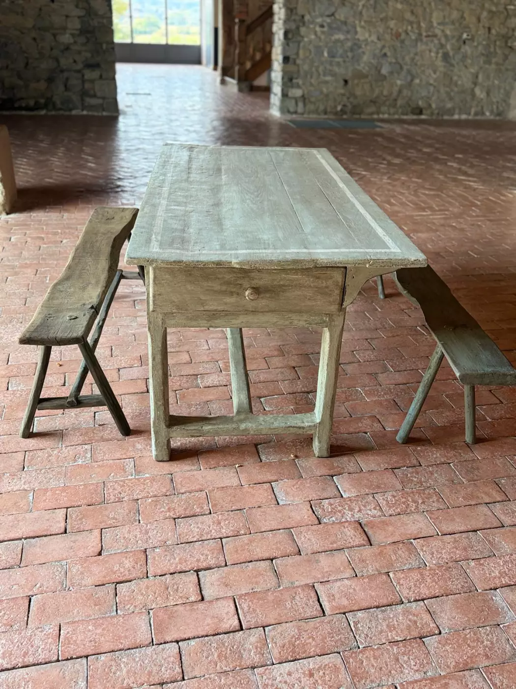 Table de ferme ouvrant par 3 tiroirs — photo 8