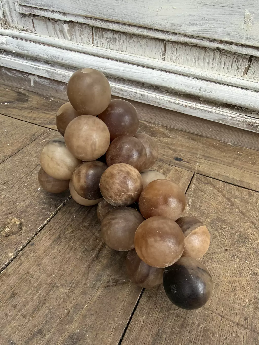 Grappe de raisin décorative en albâtre brun — photo 3
