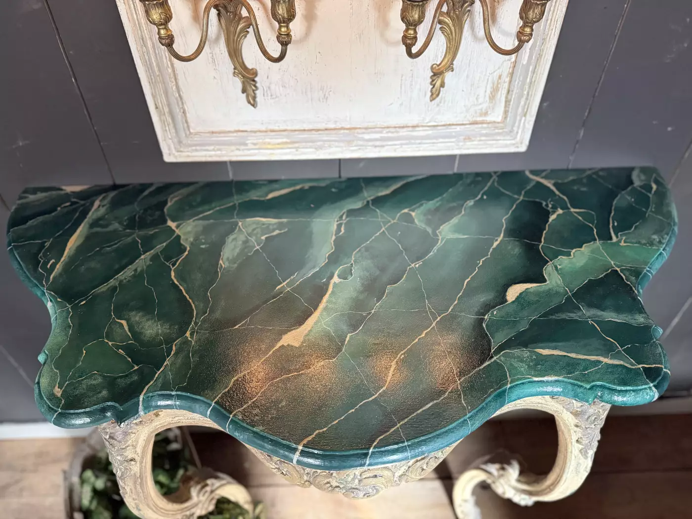 console — photo 6