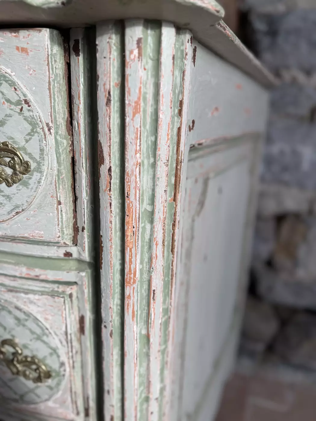 Exemple de patine verte sur meuble ancien